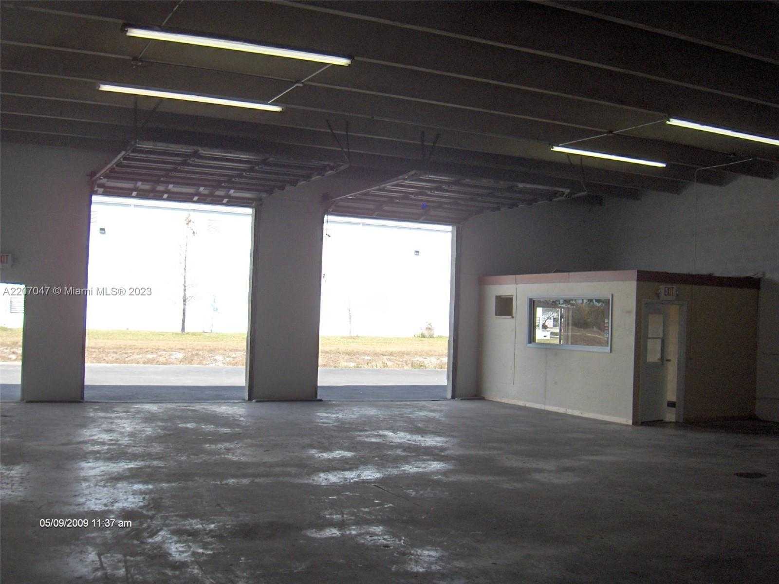 Small Image of 10890 Quail Roost Dr, Miami, FL 33157, USA Number 2