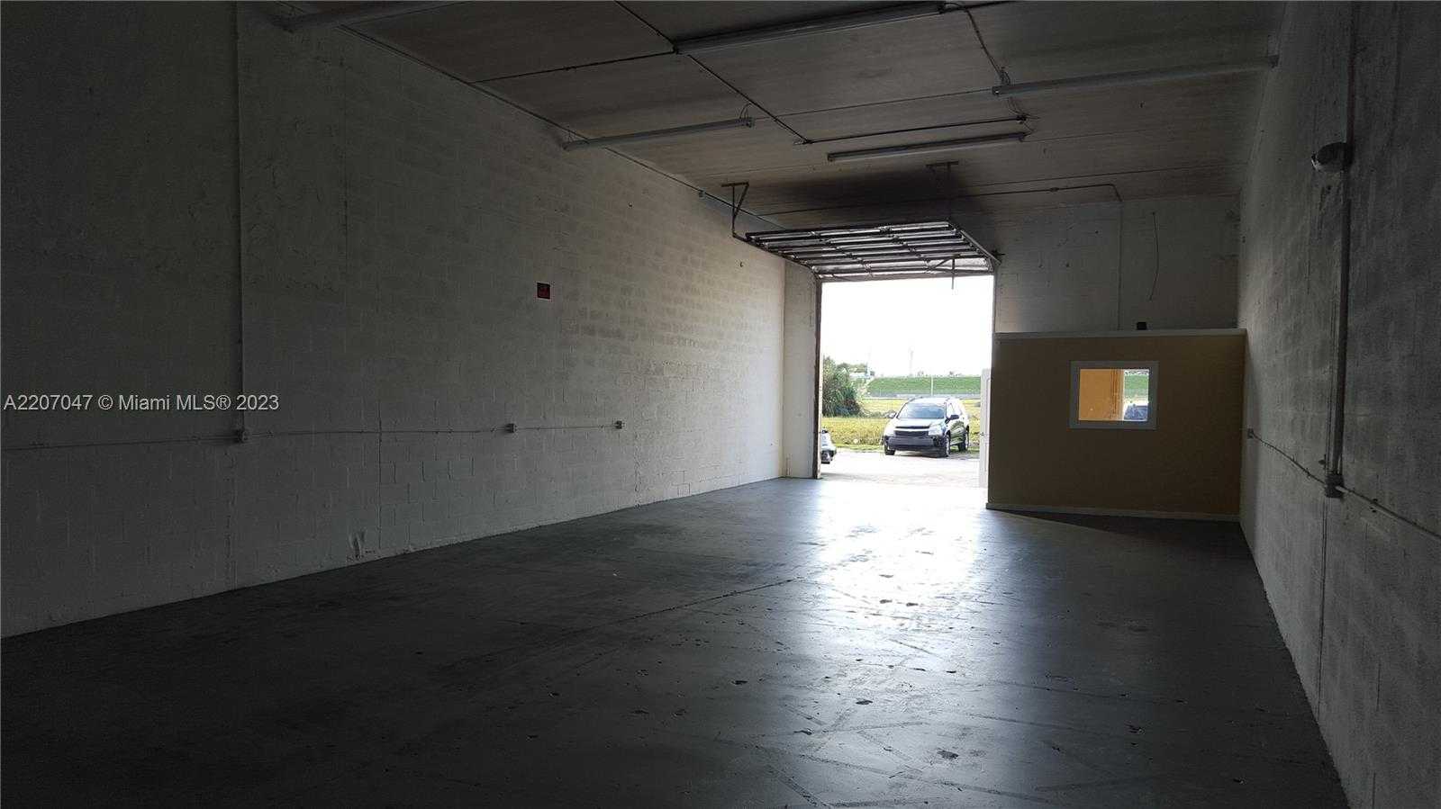 Small Image of 10890 Quail Roost Dr, Miami, FL 33157, USA Number 3