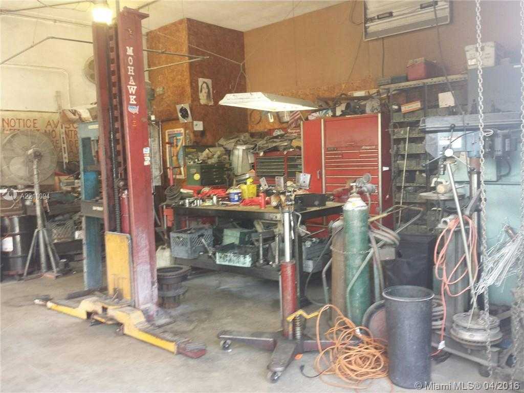 Small Image of 60 NW 20th St, Miami, FL 33127, USA Number 4