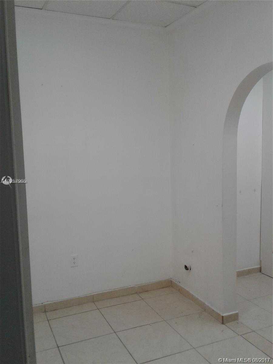 Small Image of 1691 NE 123rd St, North Miami, FL 33181, USA Number 11