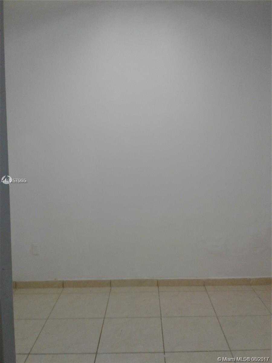 Small Image of 1691 NE 123rd St, North Miami, FL 33181, USA Number 13