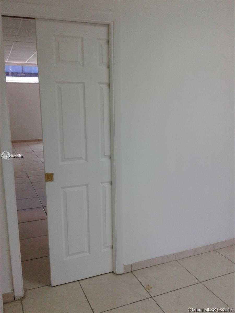 Small Image of 1691 NE 123rd St, North Miami, FL 33181, USA Number 14