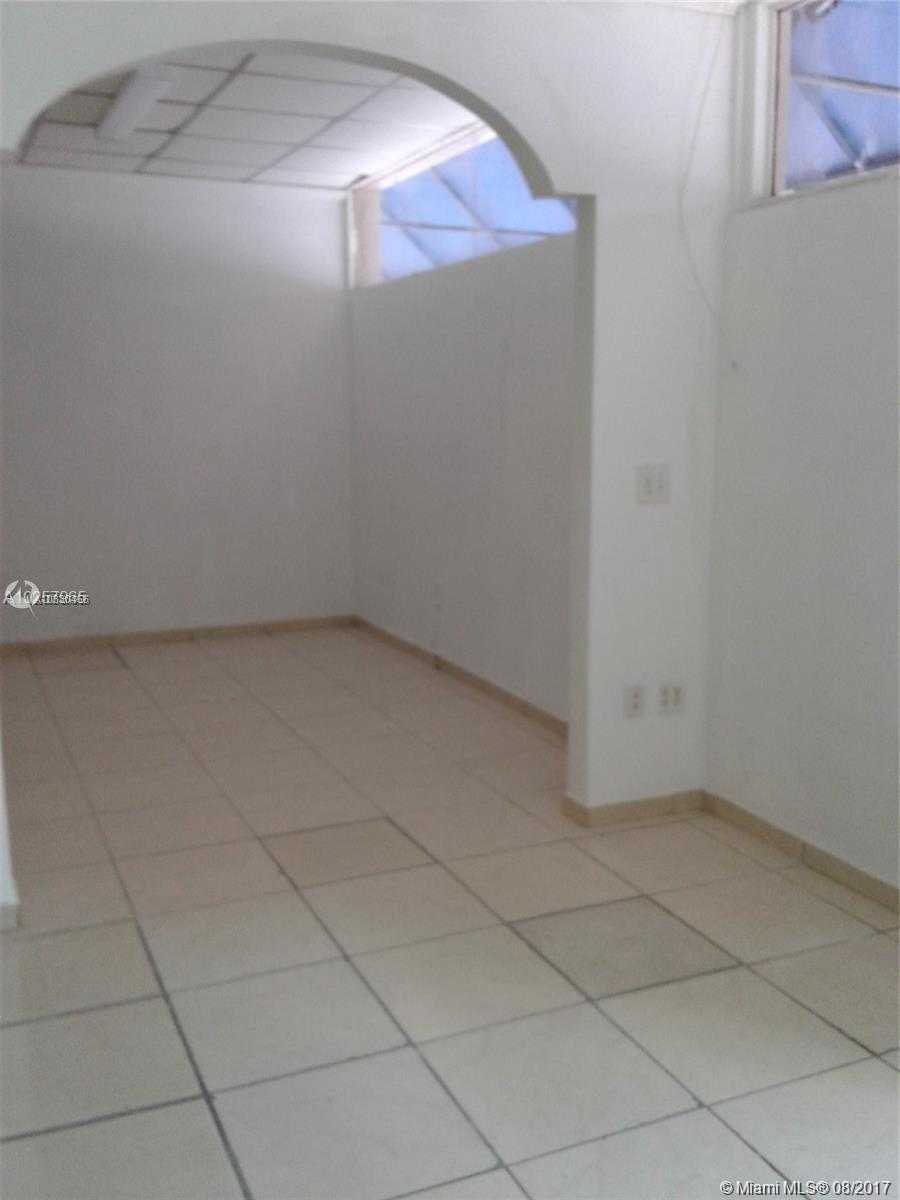 Small Image of 1691 NE 123rd St, North Miami, FL 33181, USA Number 20
