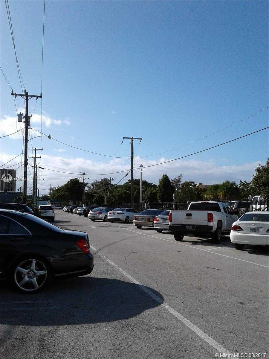 Small Image of 1691 NE 123rd St, North Miami, FL 33181, USA Number 24