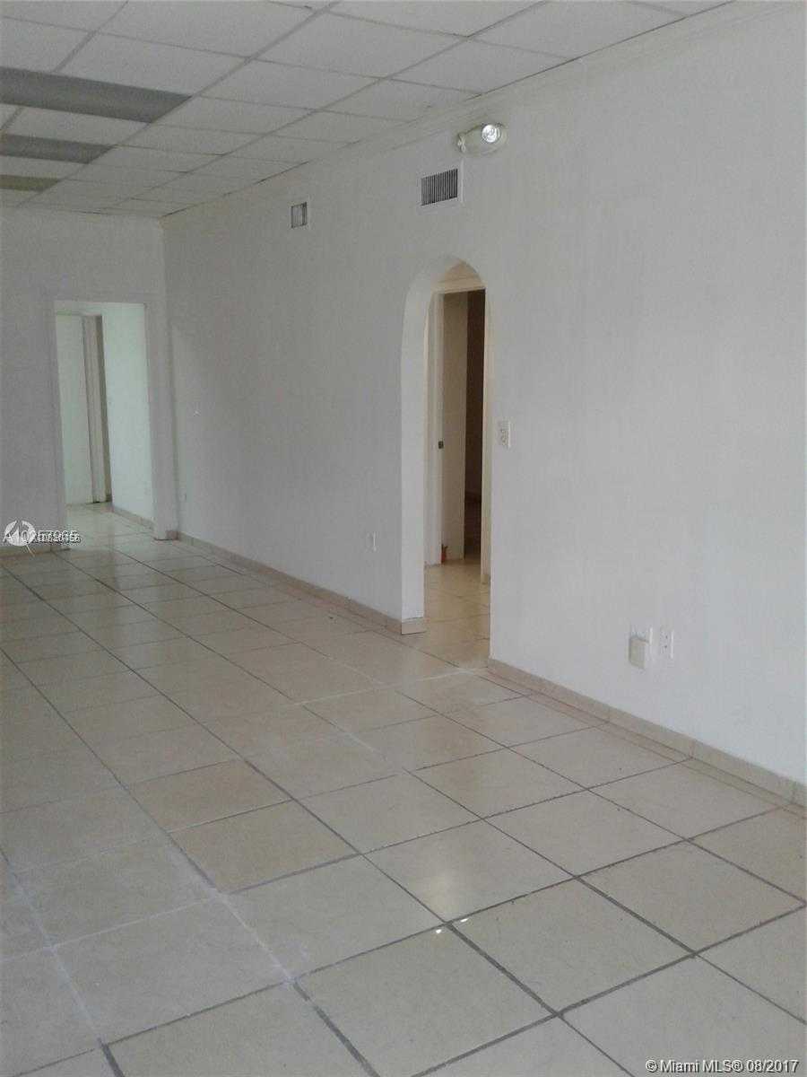 Small Image of 1691 NE 123rd St, North Miami, FL 33181, USA Number 3