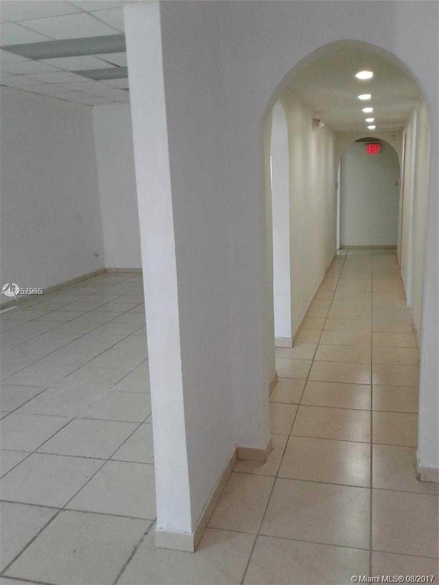 Small Image of 1691 NE 123rd St, North Miami, FL 33181, USA Number 4
