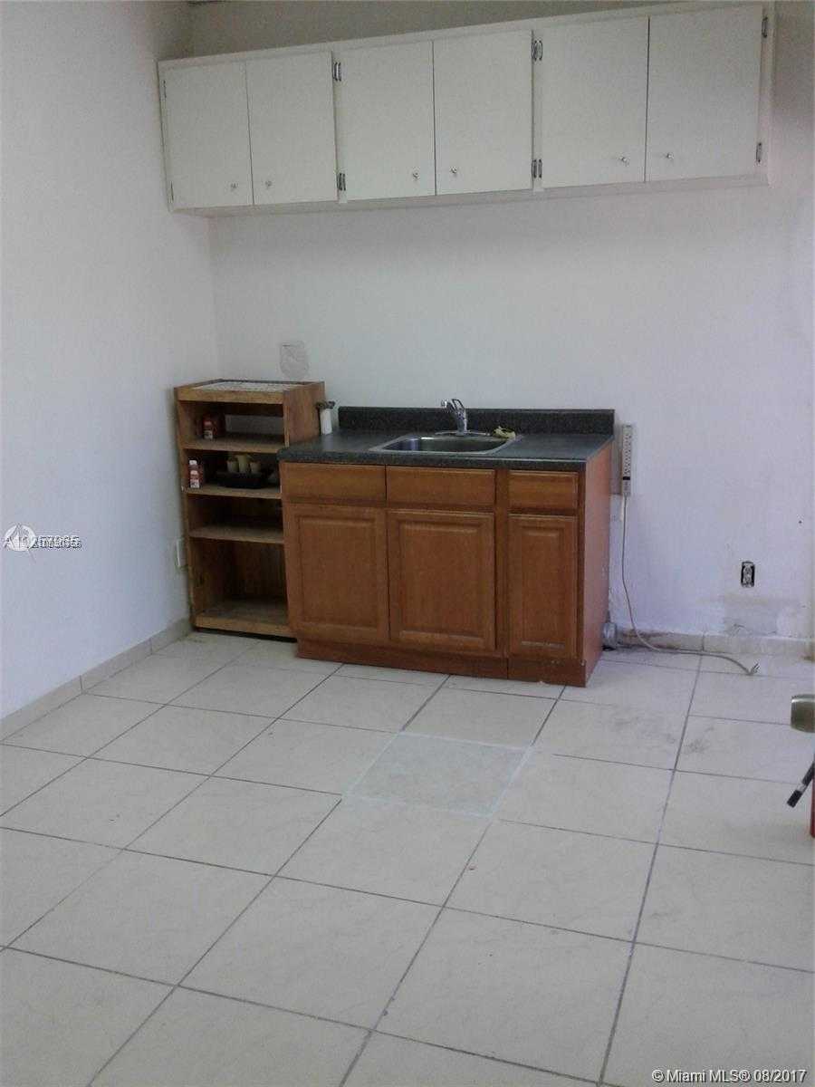 Small Image of 1691 NE 123rd St, North Miami, FL 33181, USA Number 6