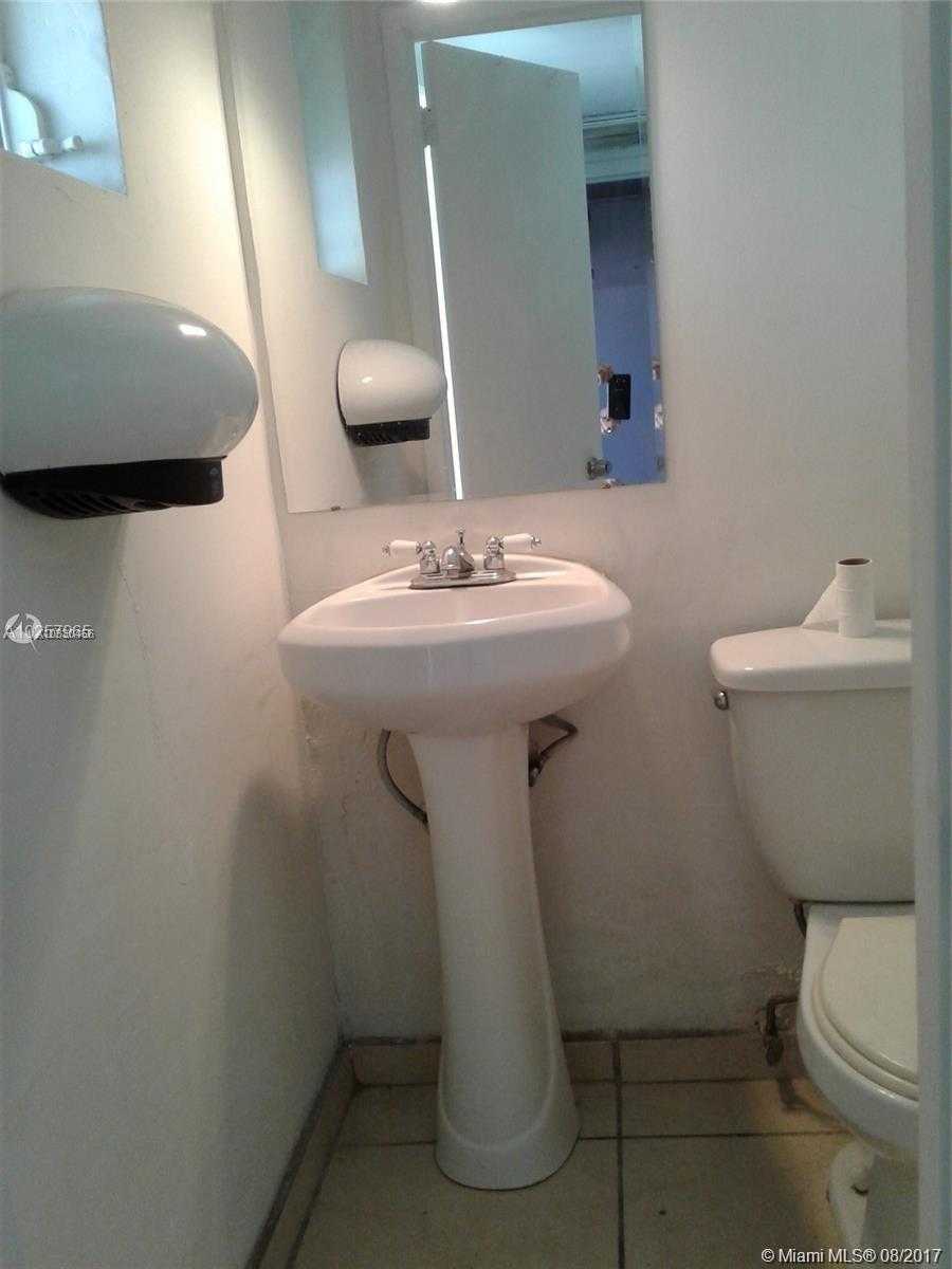 Small Image of 1691 NE 123rd St, North Miami, FL 33181, USA Number 7