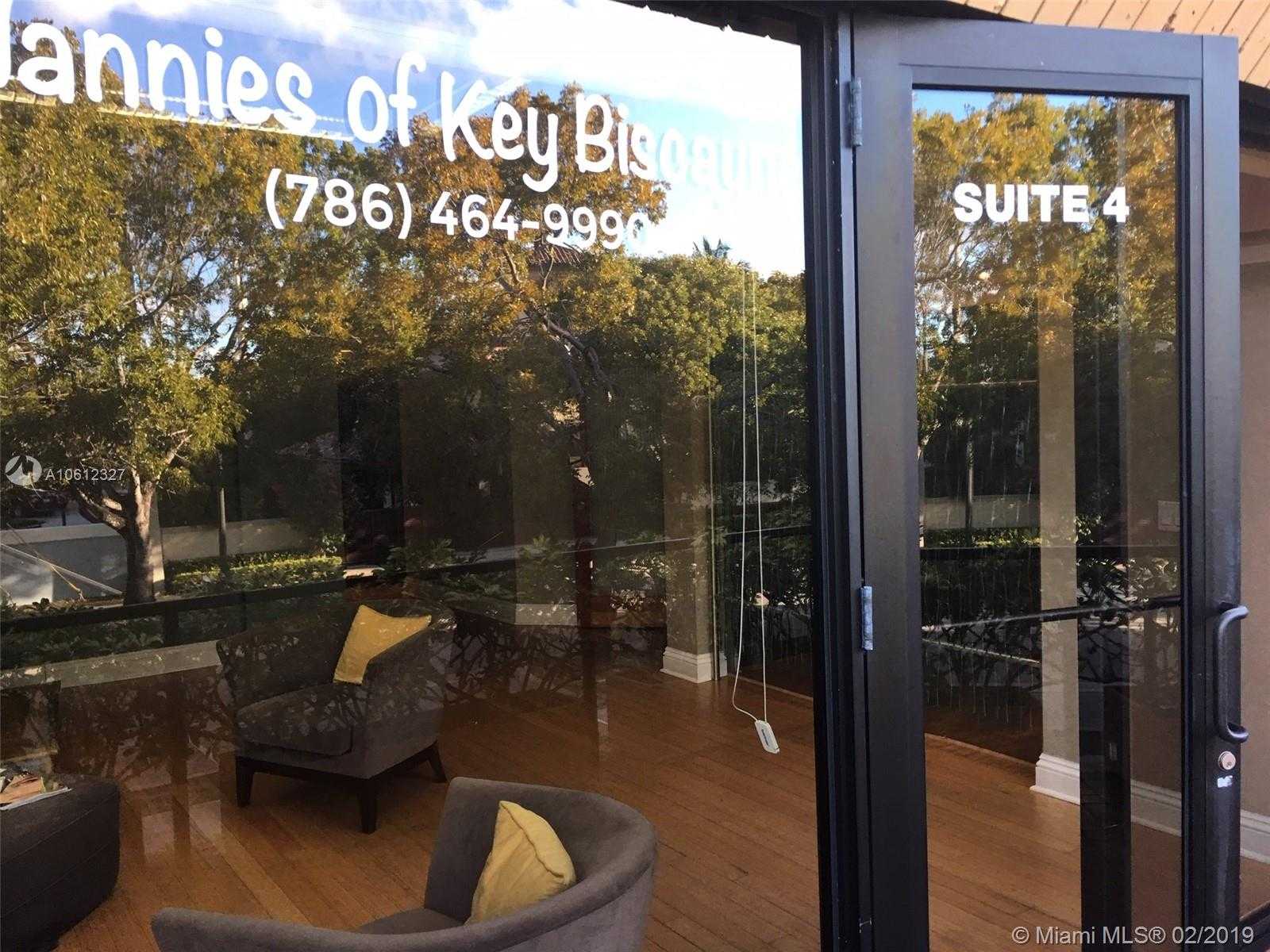 Small Image of 50 W Mashta Dr, Key Biscayne, FL 33149, USA Number 13