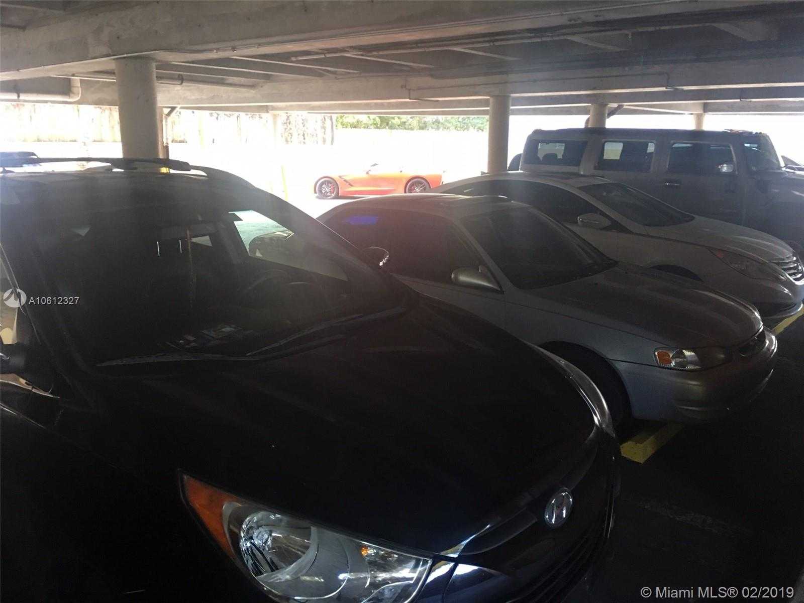 Small Image of 50 W Mashta Dr, Key Biscayne, FL 33149, USA Number 3