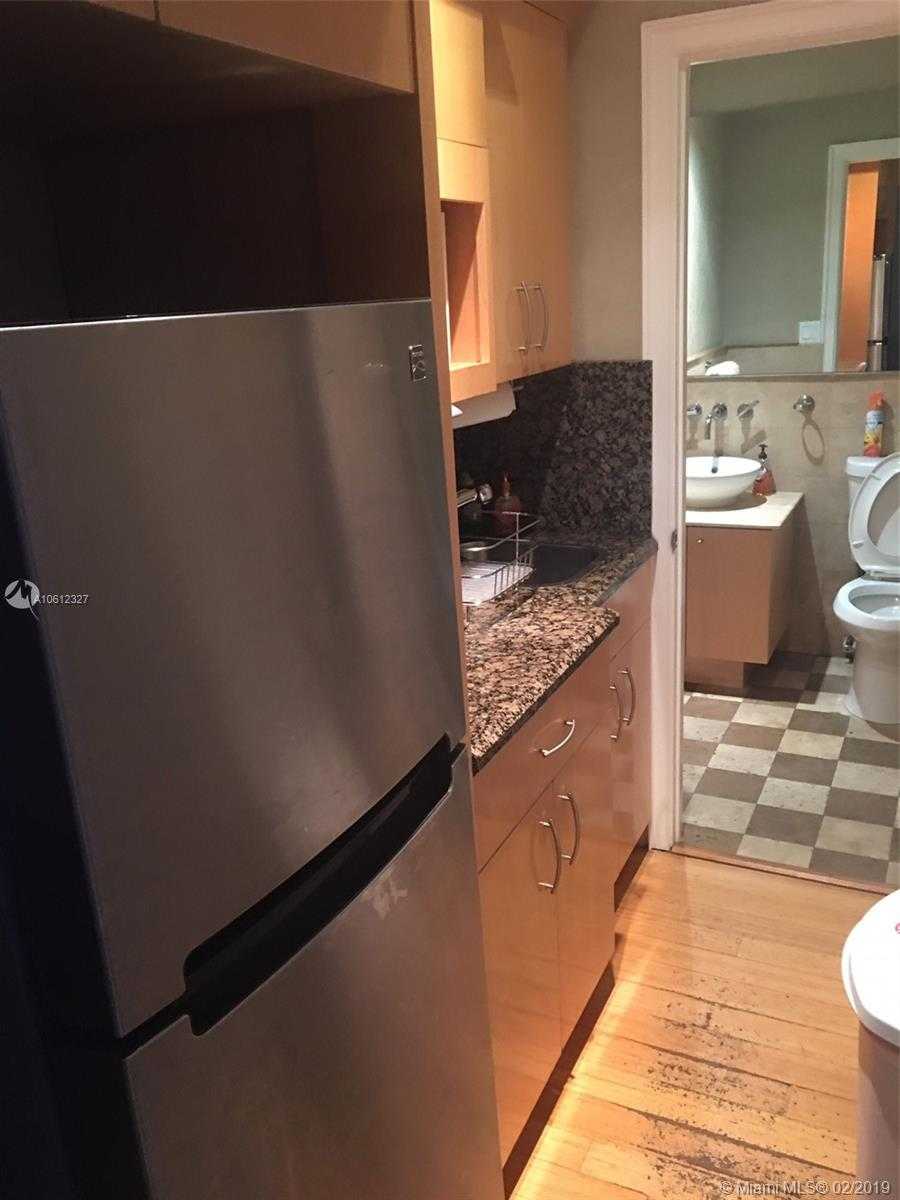 Small Image of 50 W Mashta Dr, Key Biscayne, FL 33149, USA Number 4