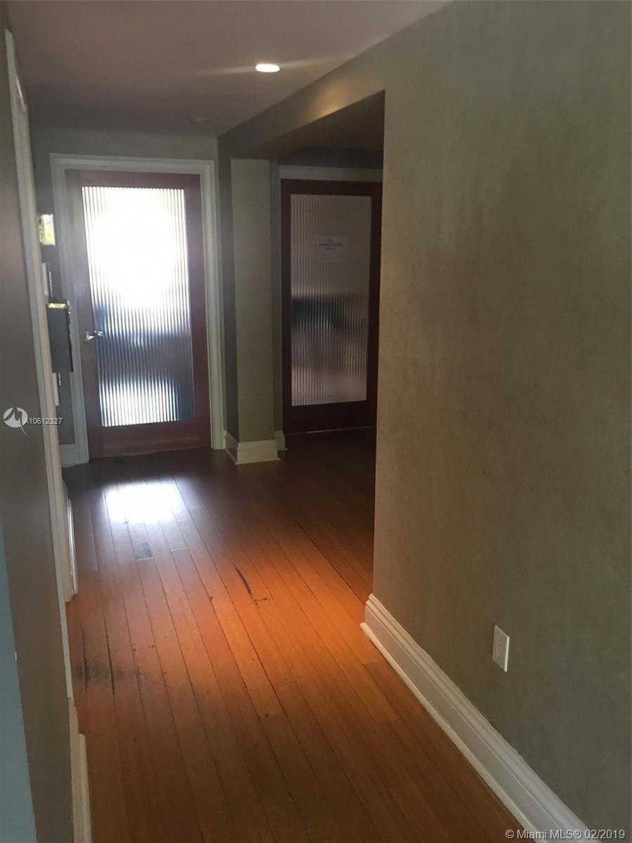 Small Image of 50 W Mashta Dr, Key Biscayne, FL 33149, USA Number 7