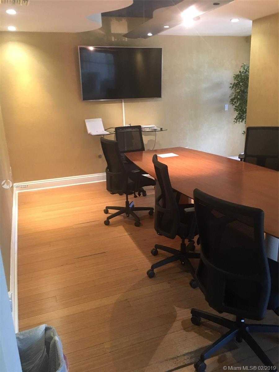 Small Image of 50 W Mashta Dr, Key Biscayne, FL 33149, USA Number 8