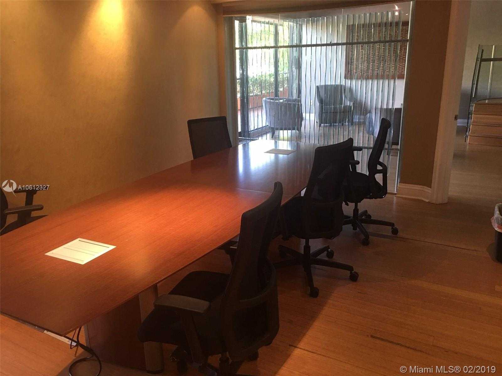 Small Image of 50 W Mashta Dr, Key Biscayne, FL 33149, USA Number 9