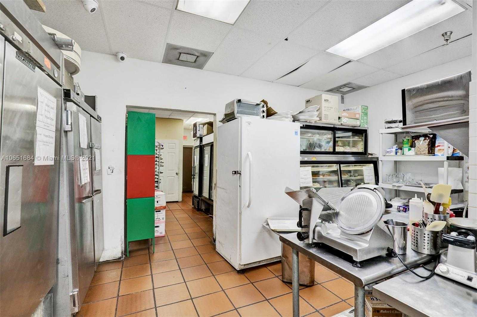 Small Image of 18288 Collins Ave, Sunny Isles Beach, FL 33160, USA Number 16
