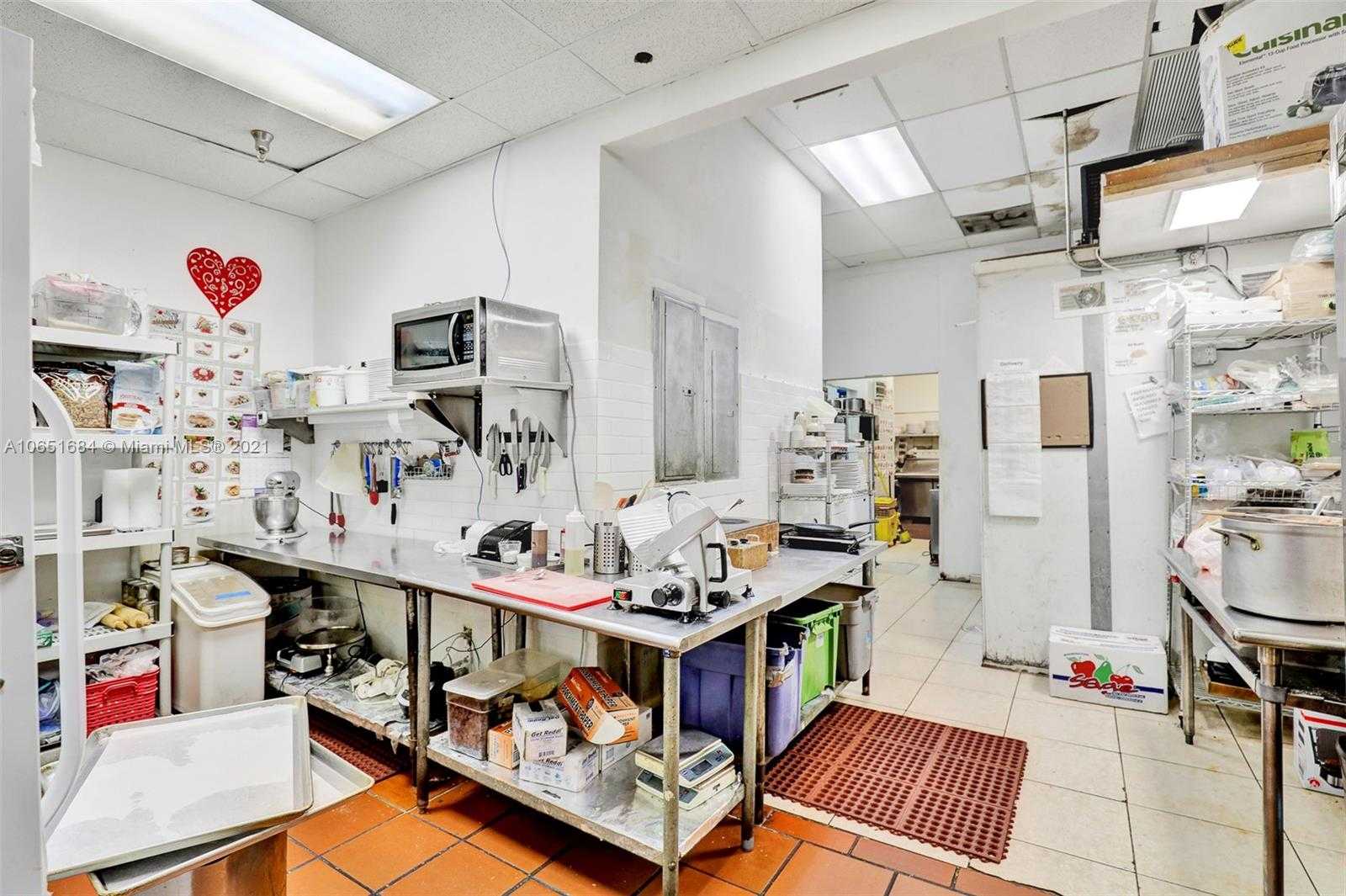 Small Image of 18288 Collins Ave, Sunny Isles Beach, FL 33160, USA Number 18