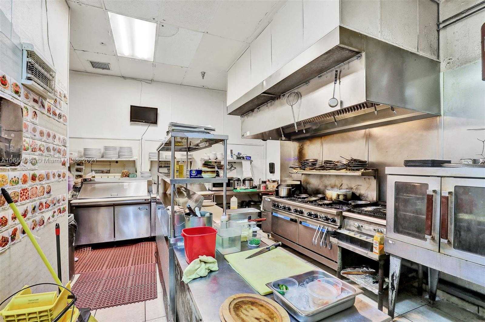 Small Image of 18288 Collins Ave, Sunny Isles Beach, FL 33160, USA Number 22