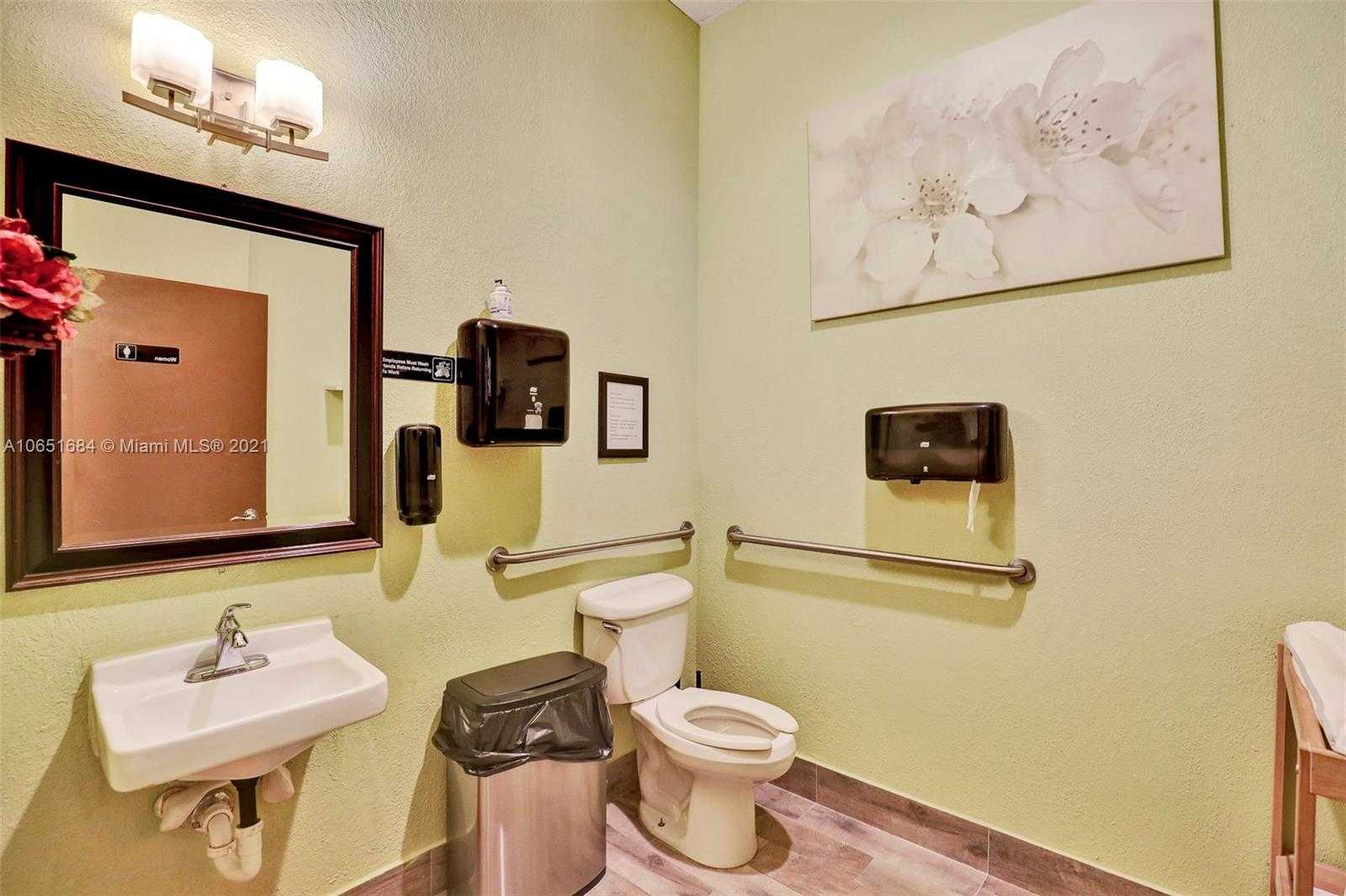 Small Image of 18288 Collins Ave, Sunny Isles Beach, FL 33160, USA Number 24