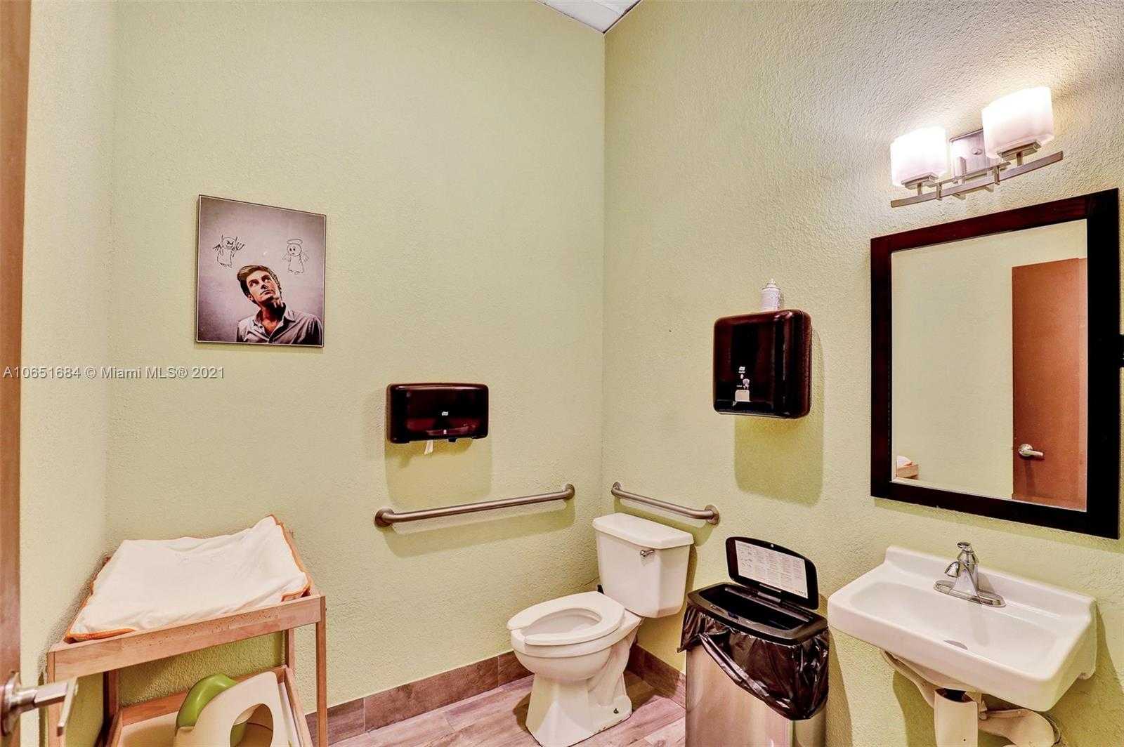 Small Image of 18288 Collins Ave, Sunny Isles Beach, FL 33160, USA Number 25
