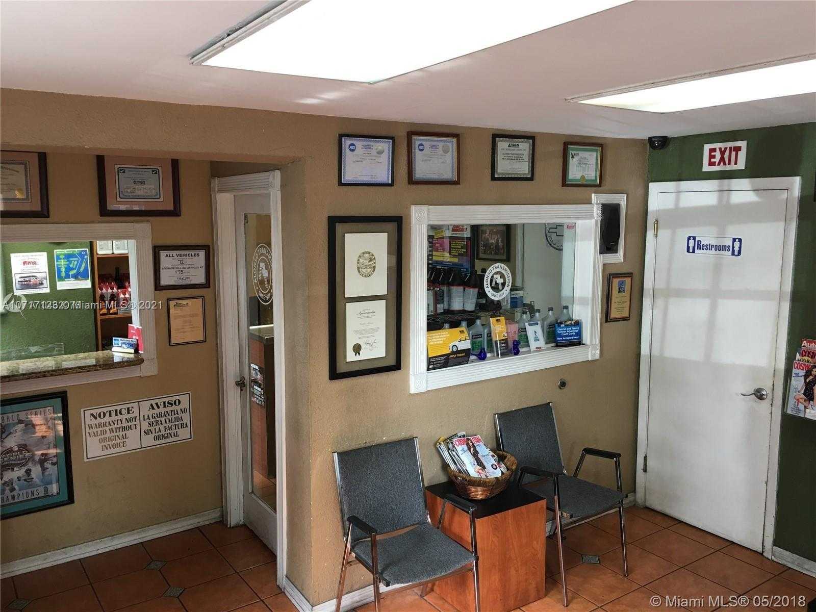 Small Image of 1330 SOUTH WEST 70TH AVE, Miami Number 2
