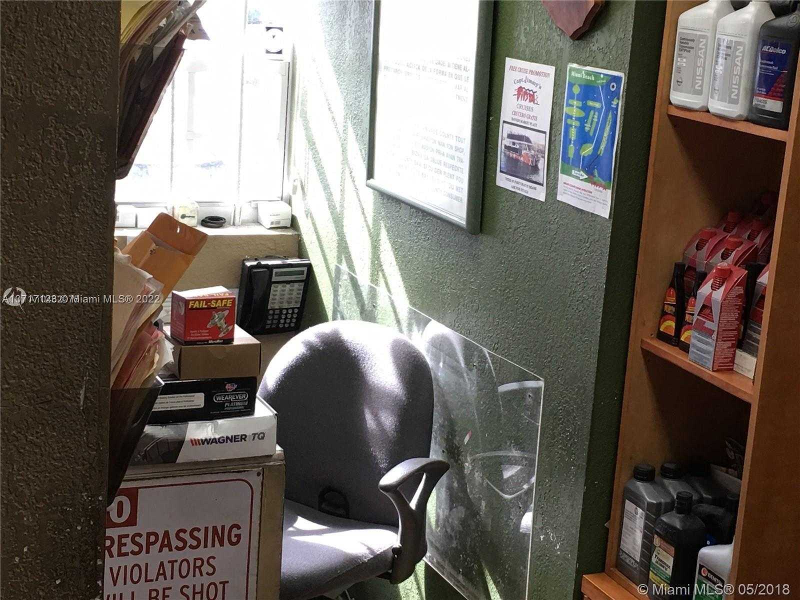 Small Image of 1330 SOUTH WEST 70TH AVE, Miami Number 4