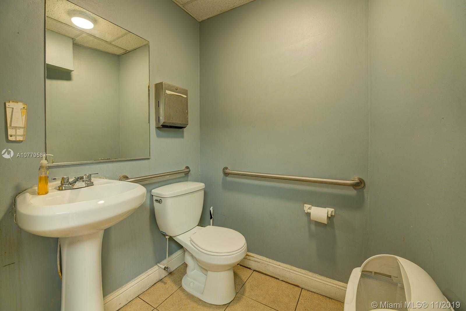 Small Image of BY WESTCHESTER, Miami Number 9