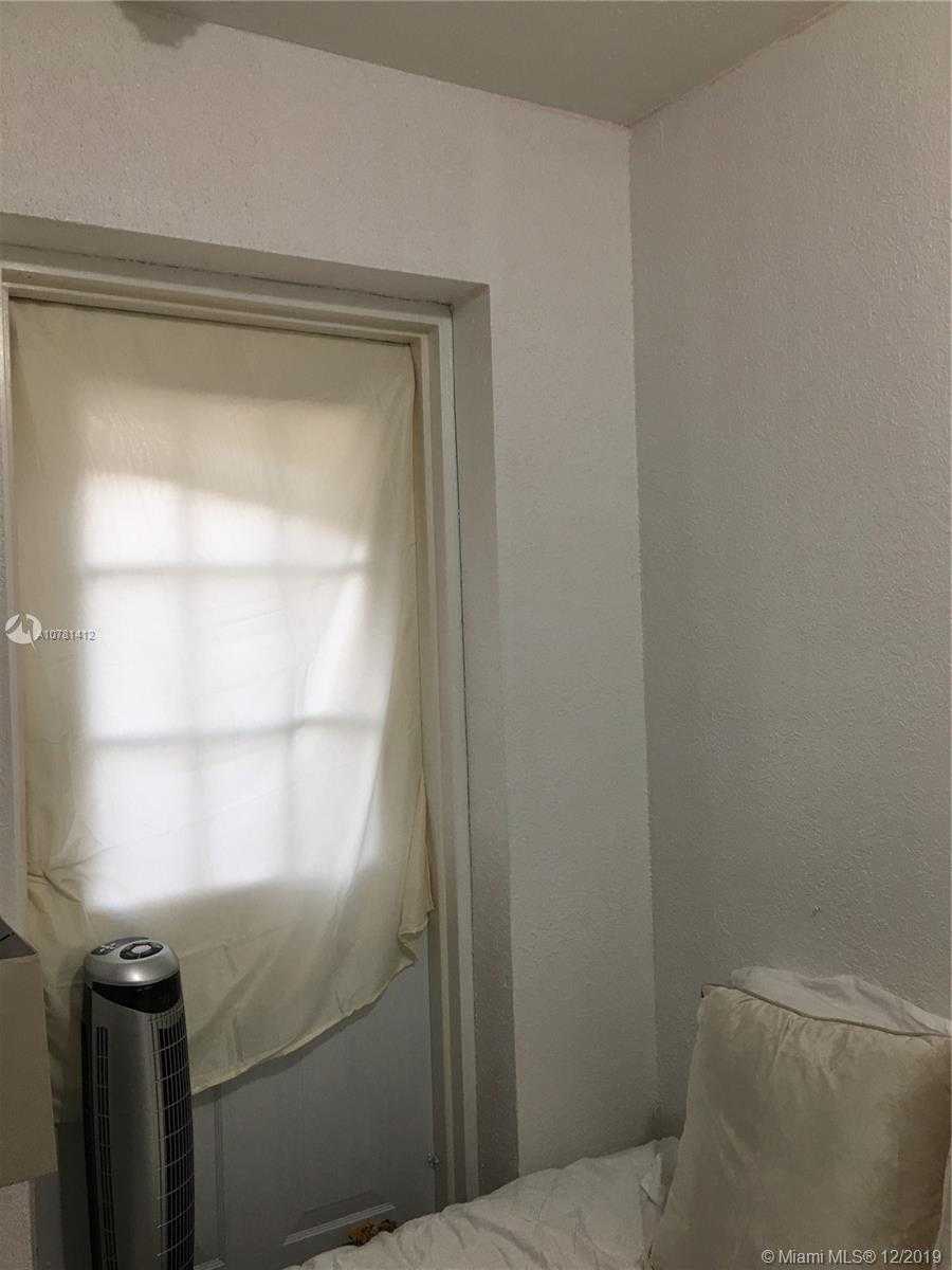 Small Object Image
