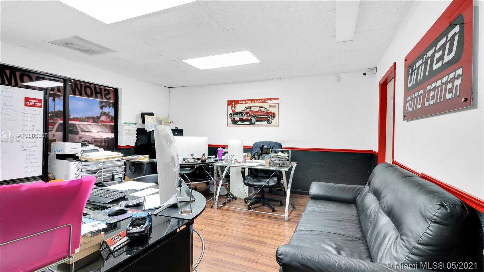 Small Image of 4650 SOUTH WEST 51ST ST, Davie Number 5