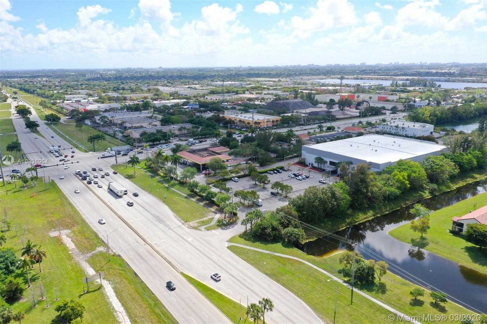 Small Image of 3650 SOUTH WEST 10TH ST, Deerfield Beach Number 3