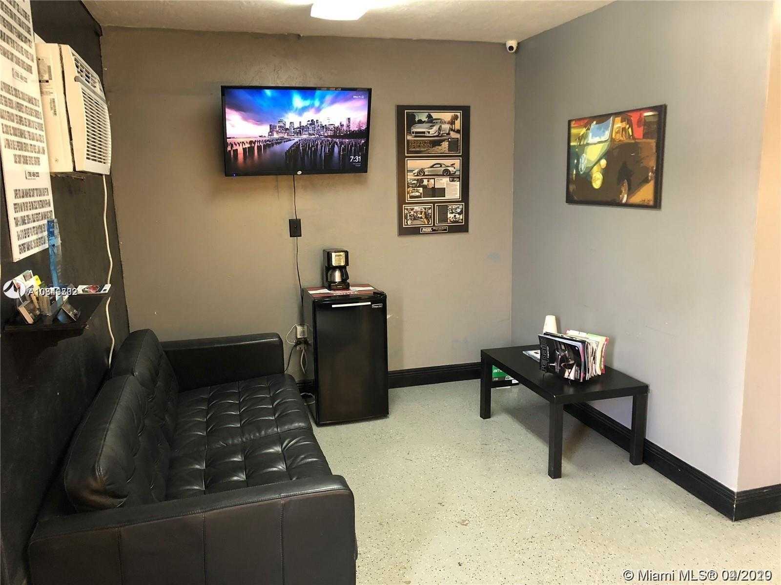 Small Image of 13837 SOUTH WEST 139TH CT, Miami Number 6