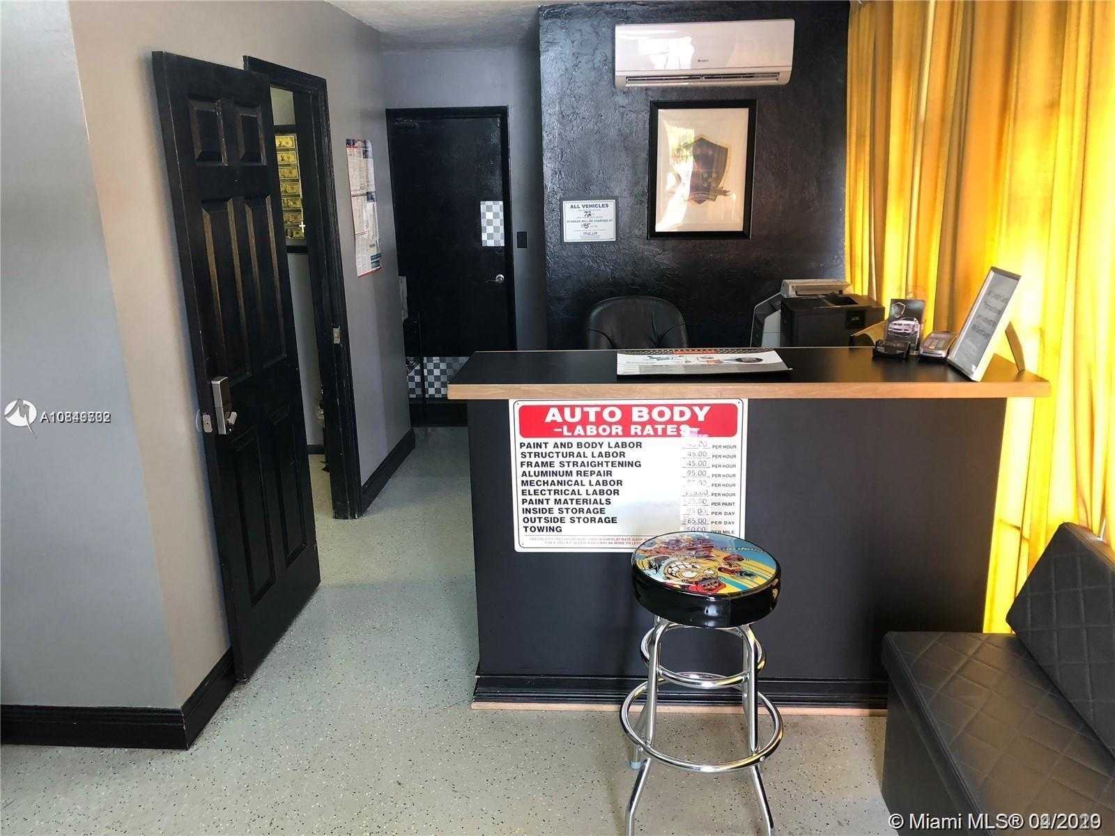 Small Image of 13837 SOUTH WEST 139TH CT, Miami Number 7