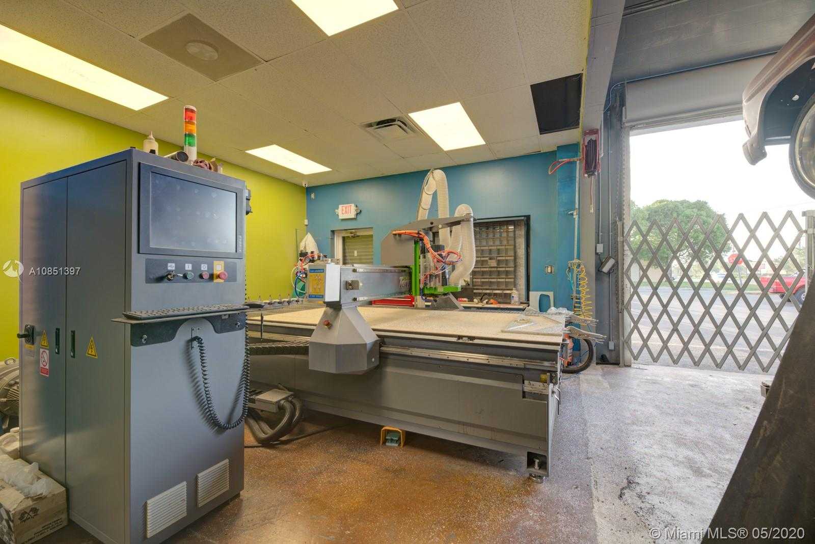 Small Image of 10409 SOUTH WEST 186 STREET, Cutler Bay Number 5