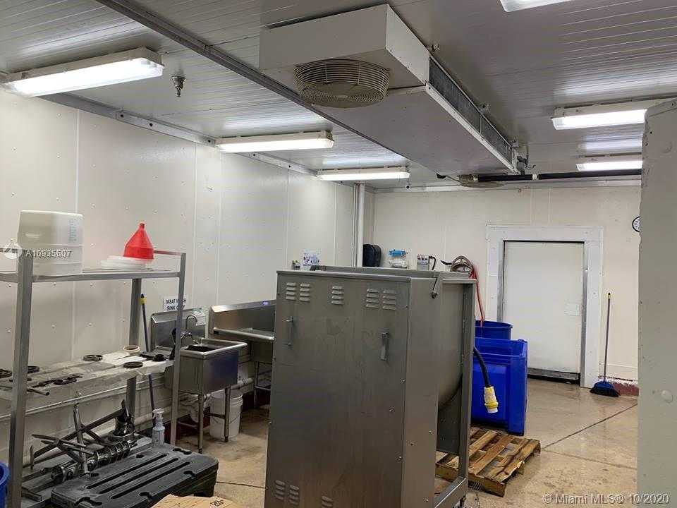 Small Image of 7000 NORTH WEST, Miami Number 11