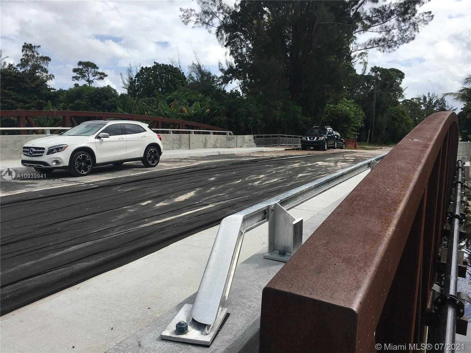 Small Image of WORTH AVE, Palm Beach Number 12