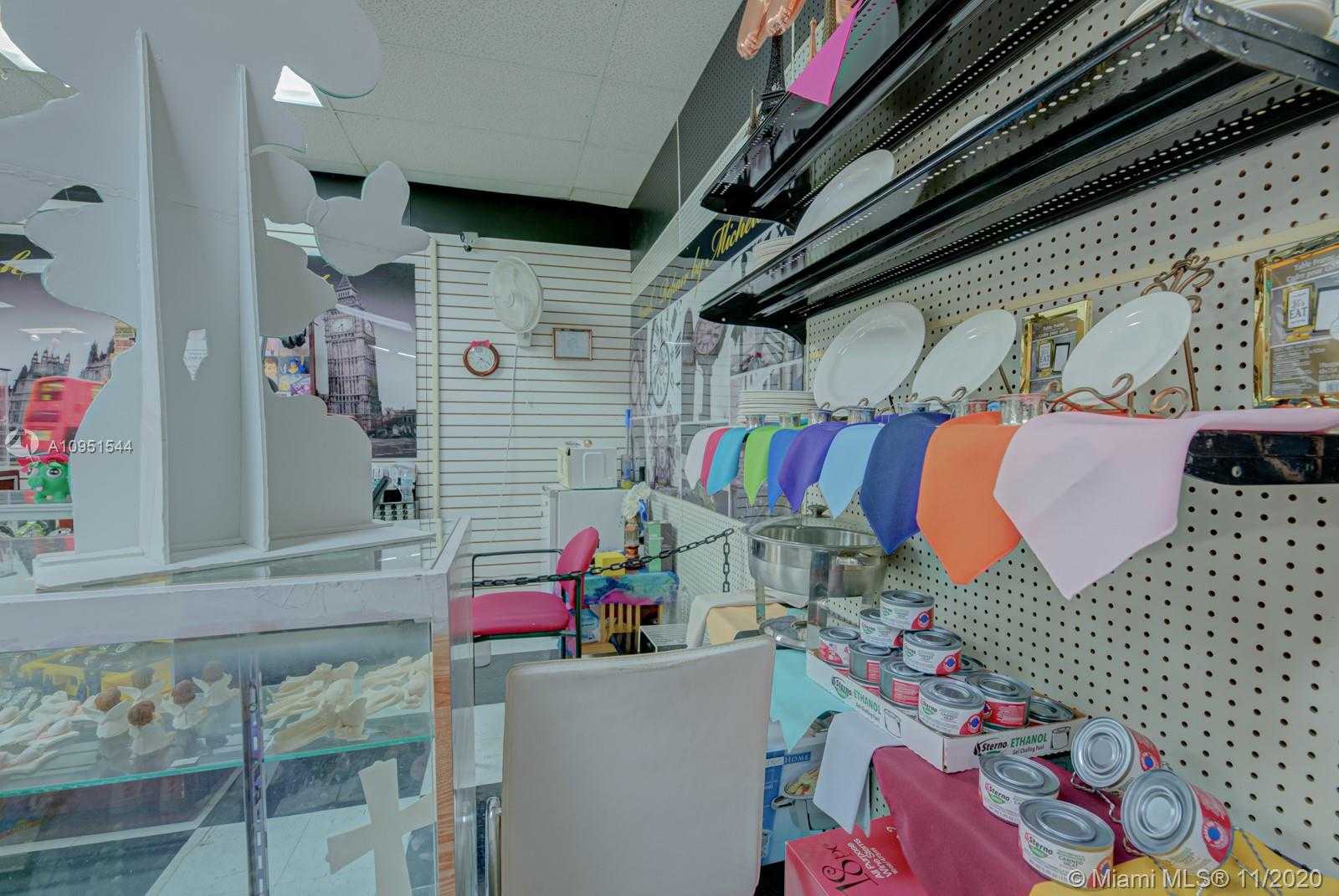 Small Image of 5661 SOUTH WEST 137 AVE, Miami Number 11