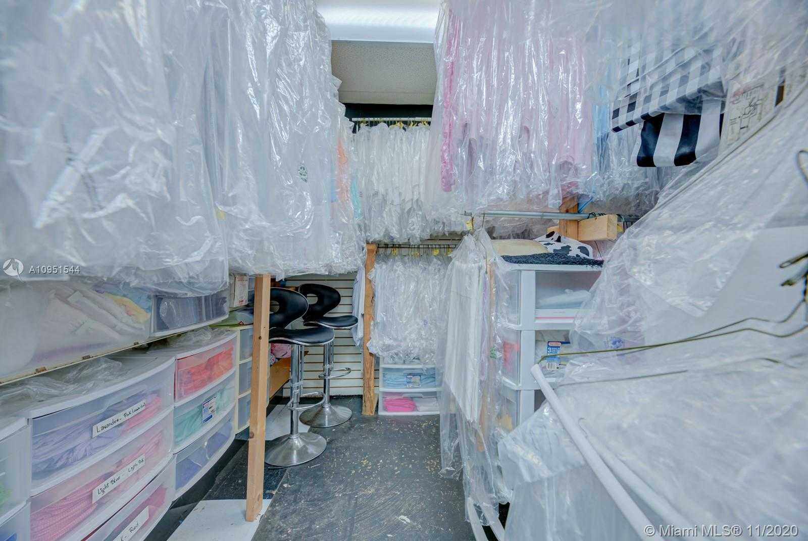 Small Image of 5661 SOUTH WEST 137 AVE, Miami Number 13