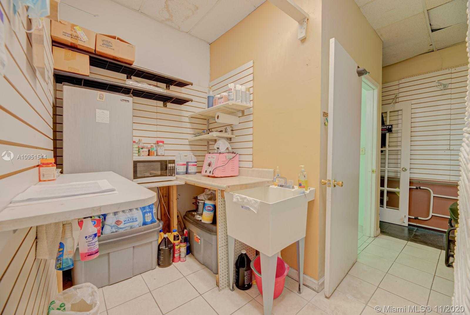 Small Image of 5661 SOUTH WEST 137 AVE, Miami Number 15