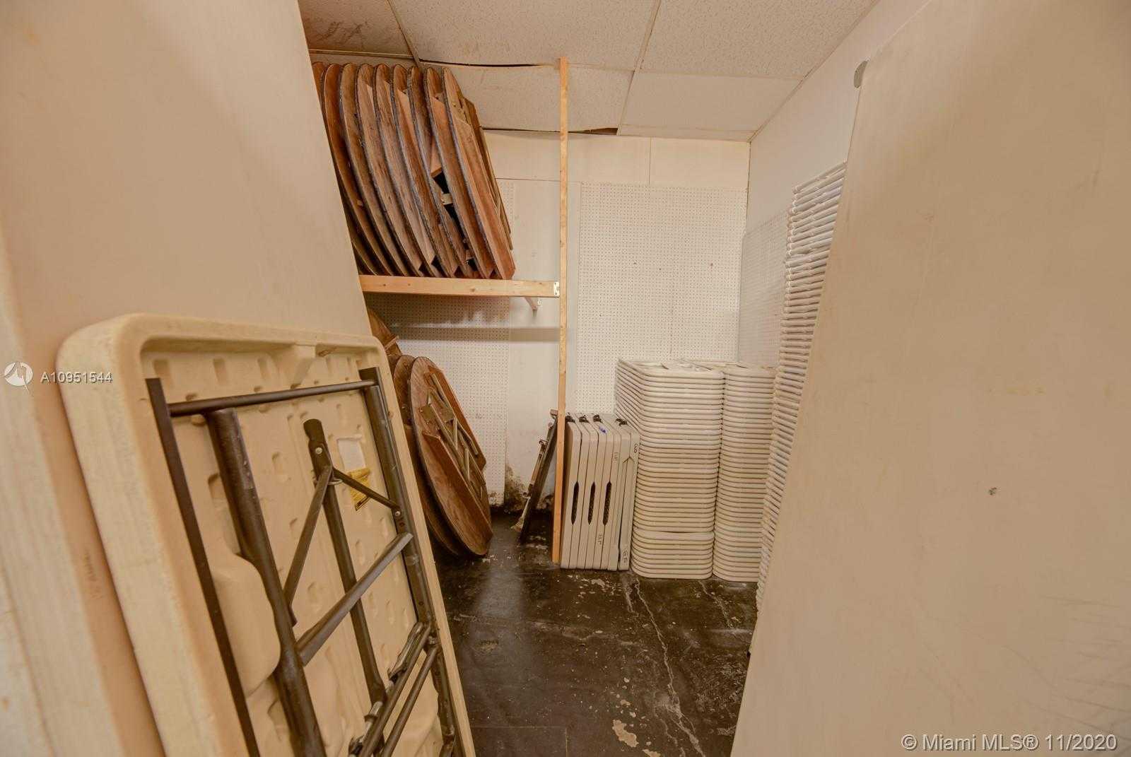 Small Image of 5661 SOUTH WEST 137 AVE, Miami Number 16