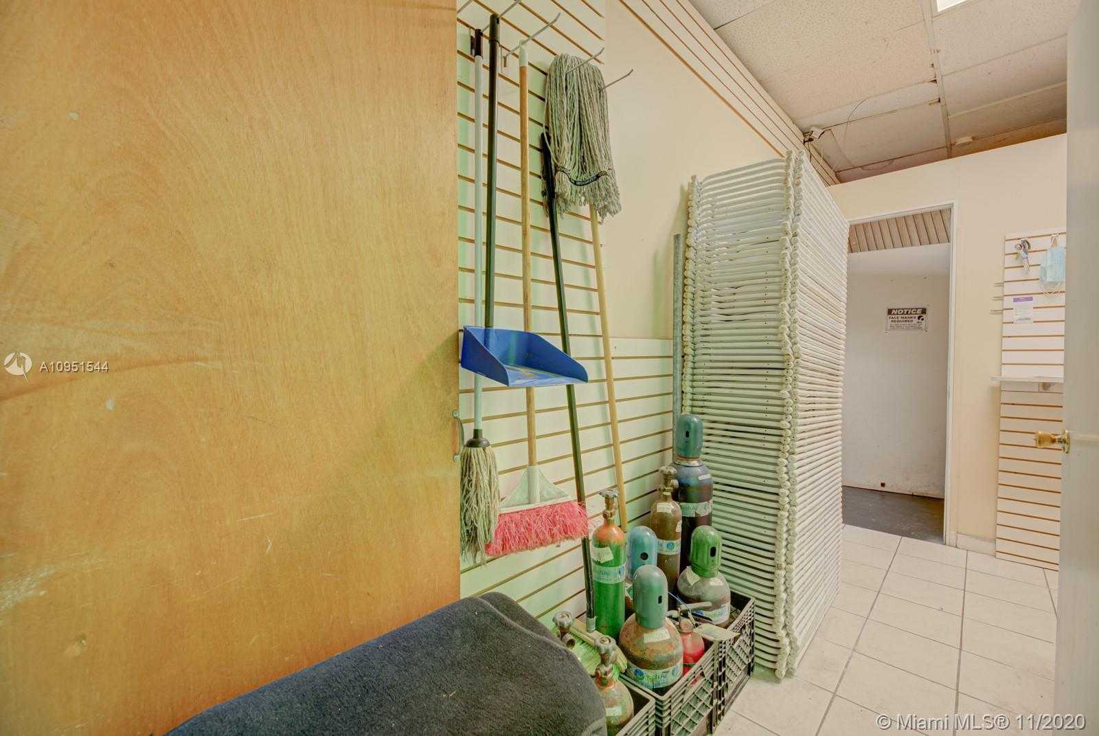 Small Image of 5661 SOUTH WEST 137 AVE, Miami Number 19