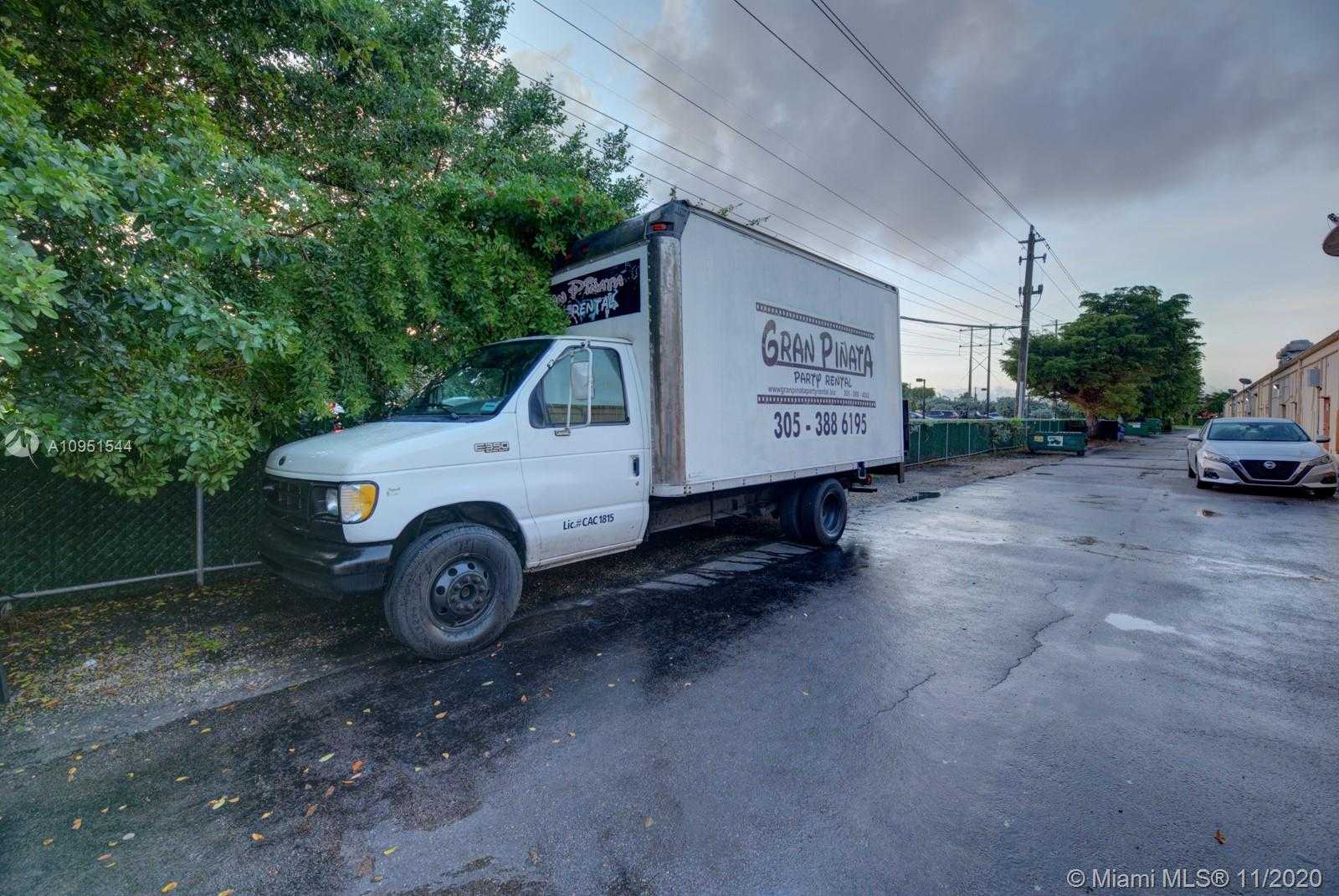 Small Image of 5661 SOUTH WEST 137 AVE, Miami Number 26