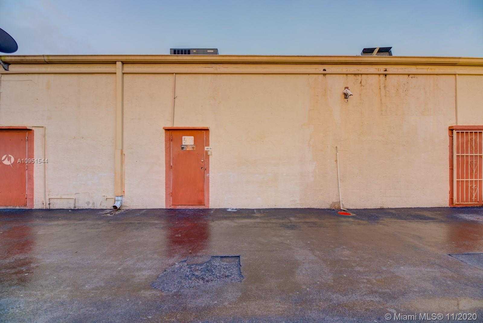 Small Image of 5661 SOUTH WEST 137 AVE, Miami Number 29
