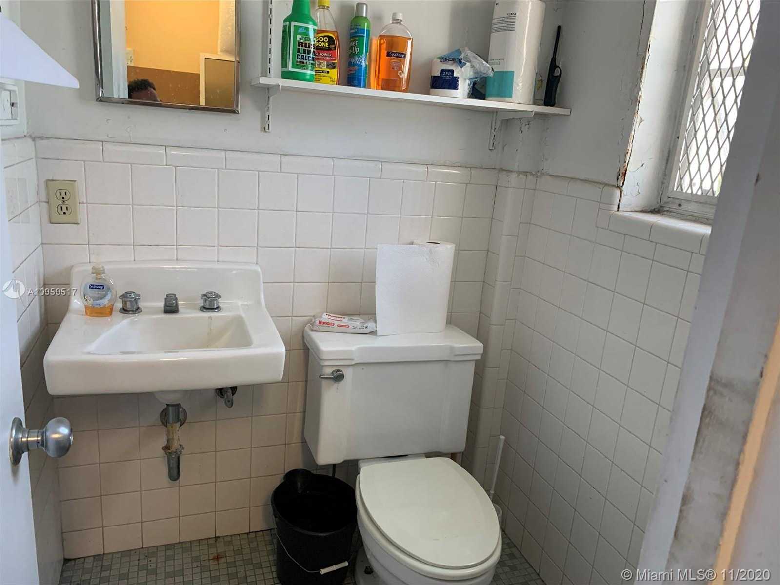 Small Image of 4737 NORTH OCEAN DR, Sea Ranch Lakes Number 29