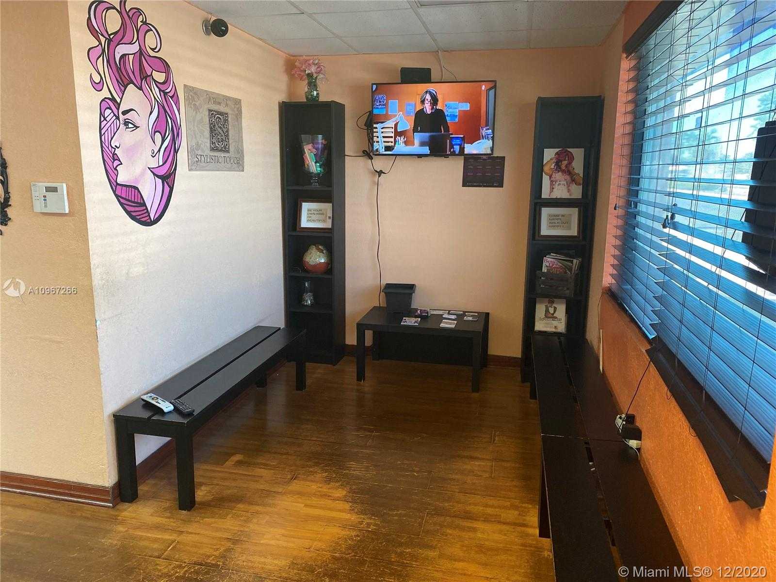 Small Image of 6438 PEMBROKE RD, Miramar Number 2