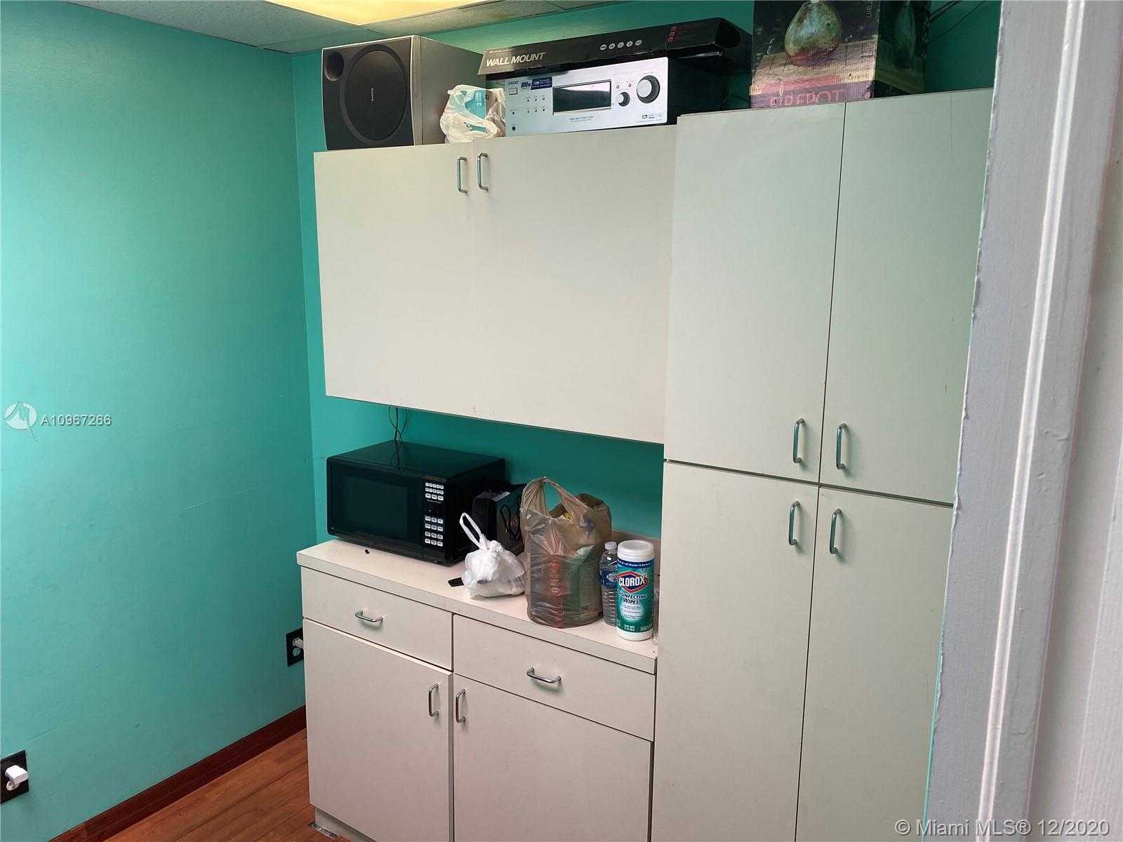 Small Image of 6438 PEMBROKE RD, Miramar Number 3