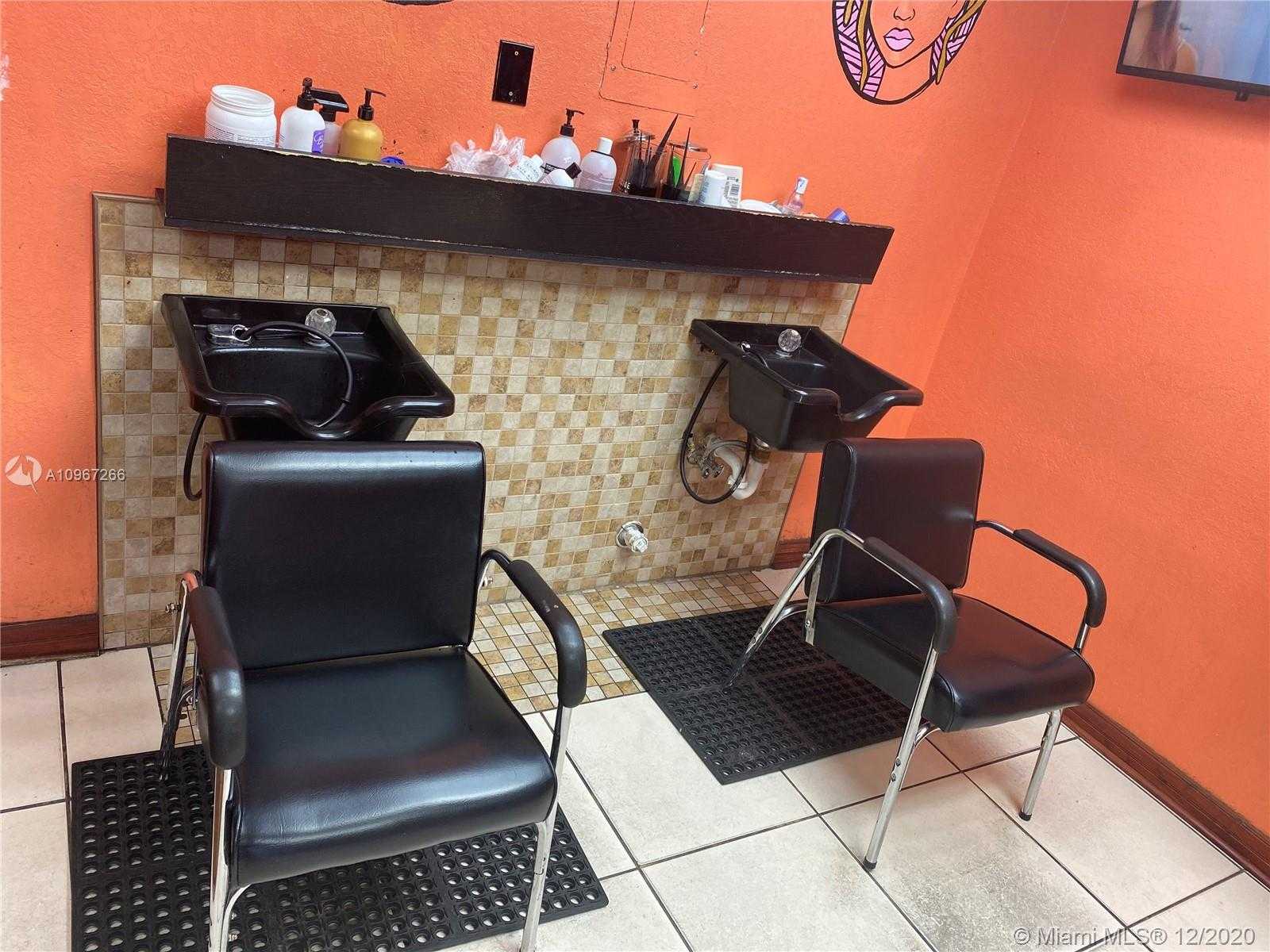 Small Image of 6438 PEMBROKE RD, Miramar Number 4
