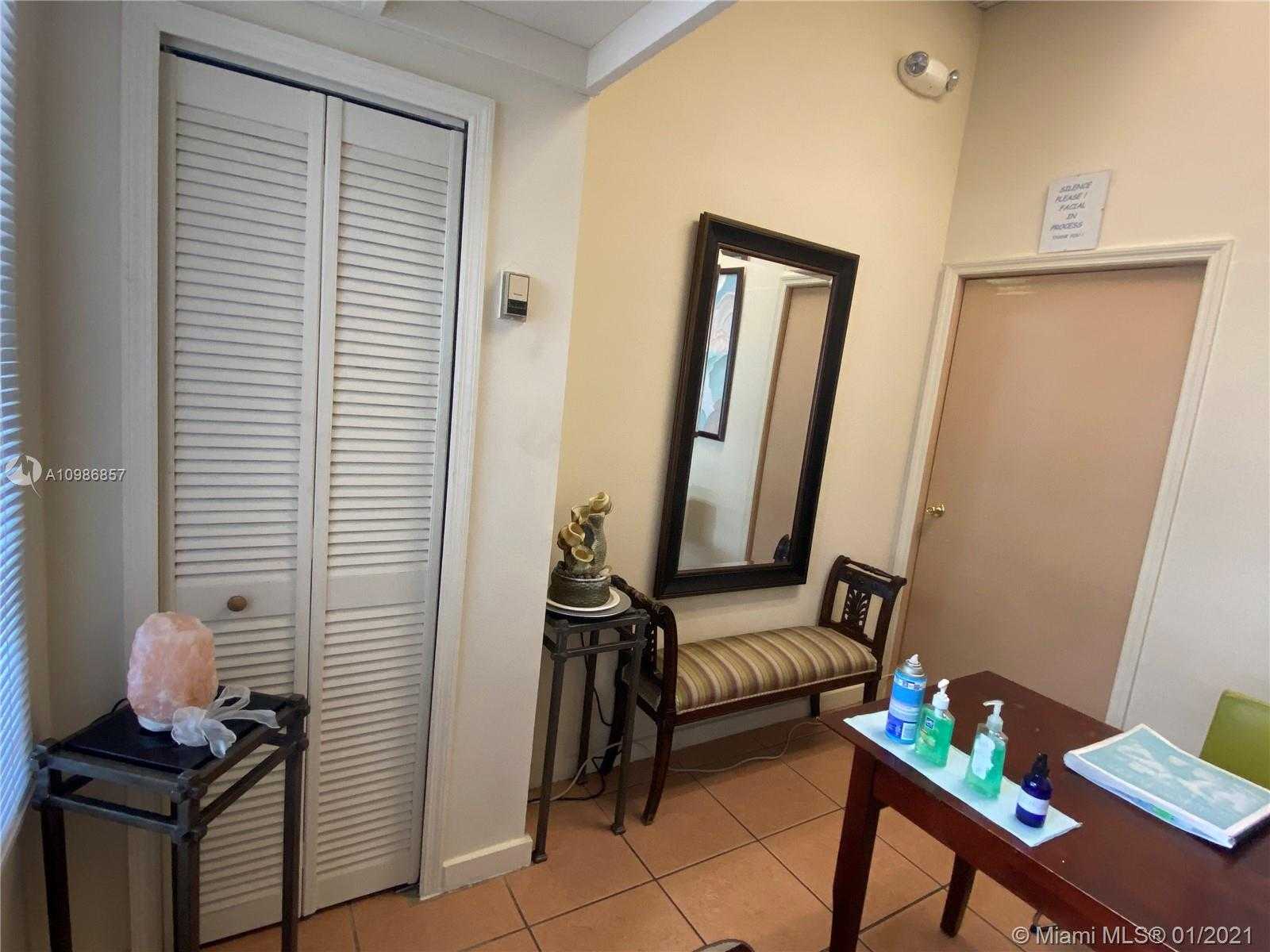 Small Image of 3364 CORAL WAY, Miami Number 4