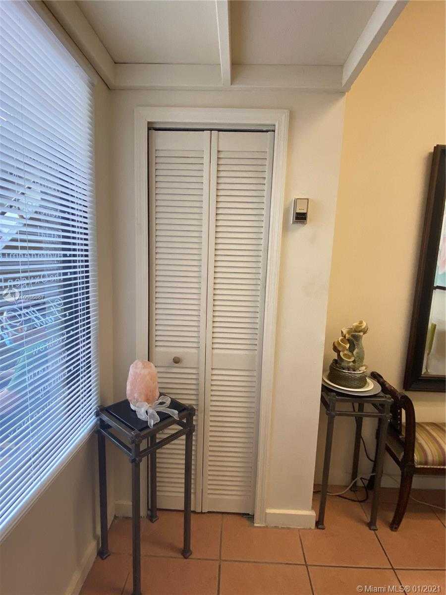 Small Image of 3364 CORAL WAY, Miami Number 9