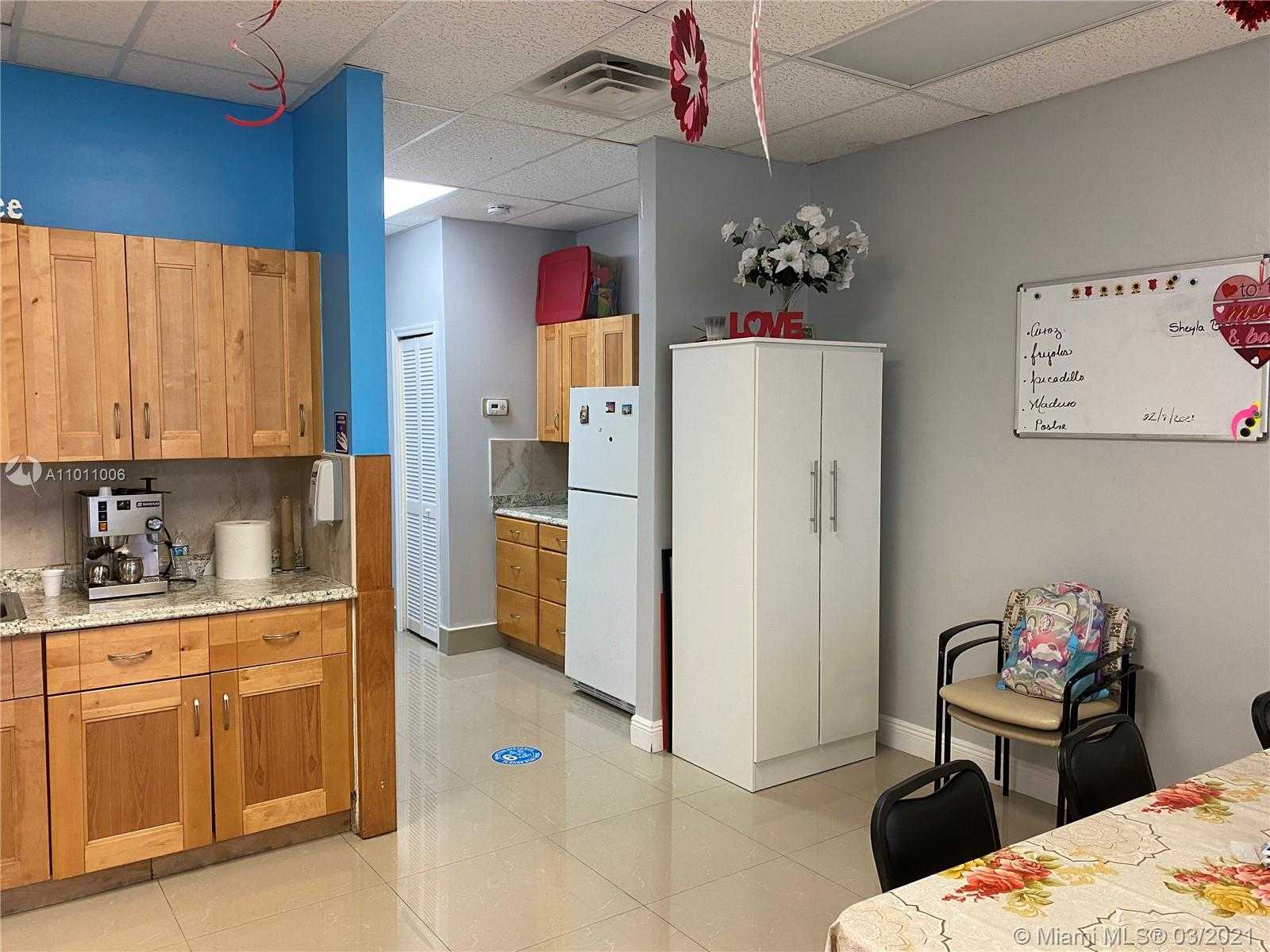 Small Image of 240 WESTWARD DR, Miami Springs Number 5