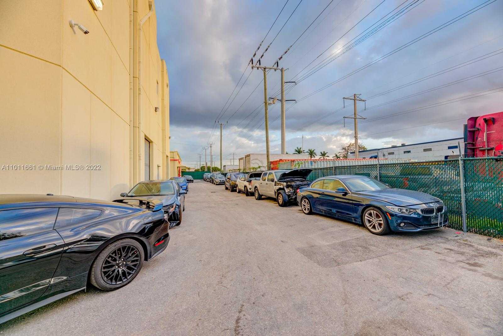 Small Image of 8050 NW 58th St, Doral, FL 33166, USA Number 28