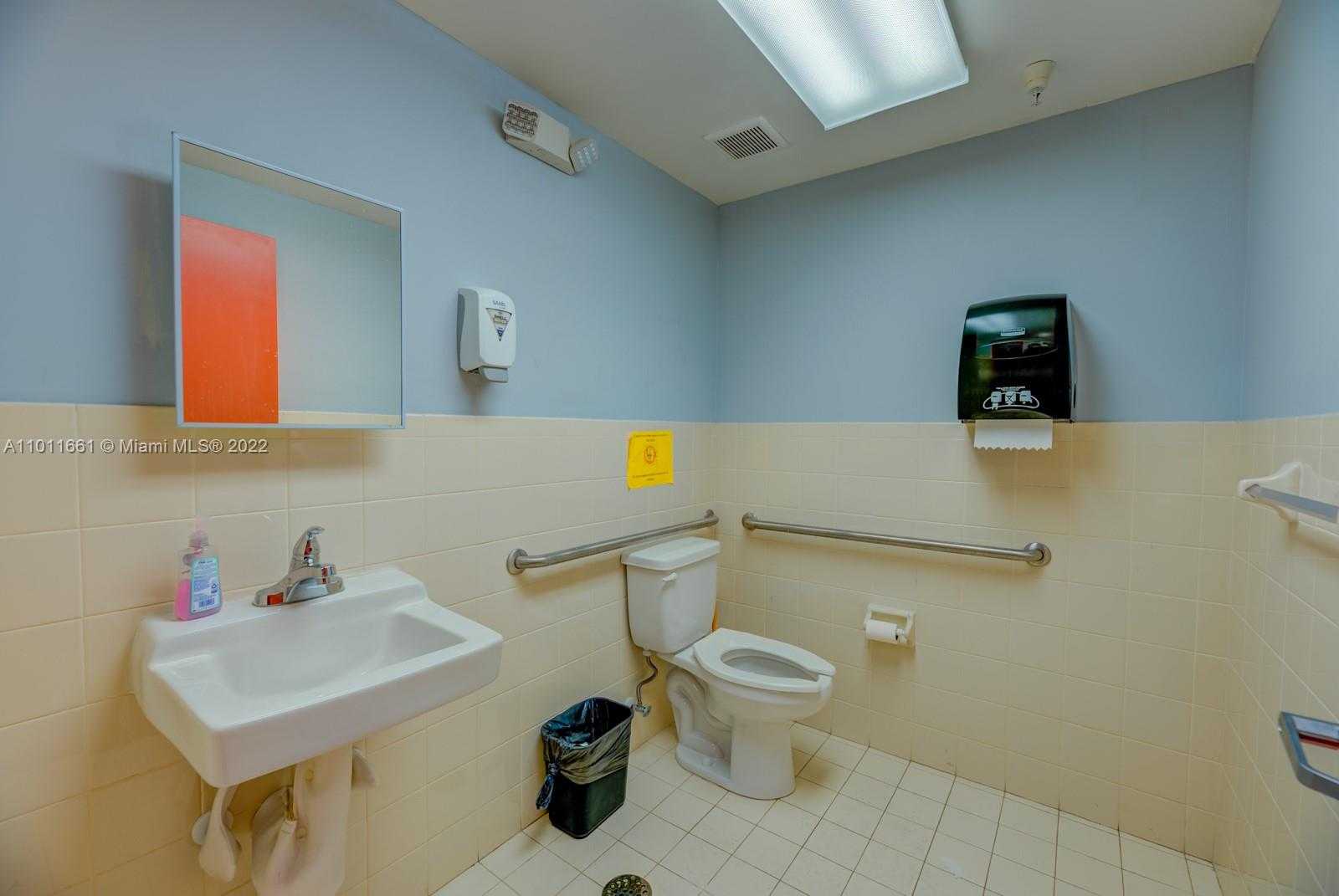 Small Image of 8050 NW 58th St, Doral, FL 33166, USA Number 33